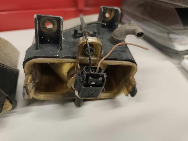 OPEL OMEGA HALOGEN PRZECIWMGIELNE PRZÓD PRAWA / LEWY