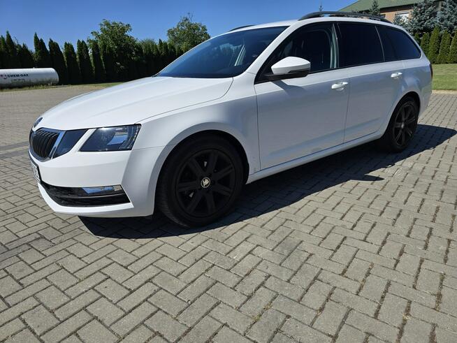 Škoda Octavia 1,6tdi Automat(DSG)Navi.Ledy.Klimatr 2 str.Tempomat.Parktronic.Hak
