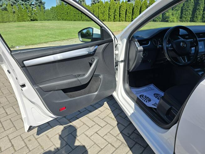 Škoda Octavia 1,6tdi Automat(DSG)Navi.Ledy.Klimatr 2 str.Tempomat.Parktronic.Hak