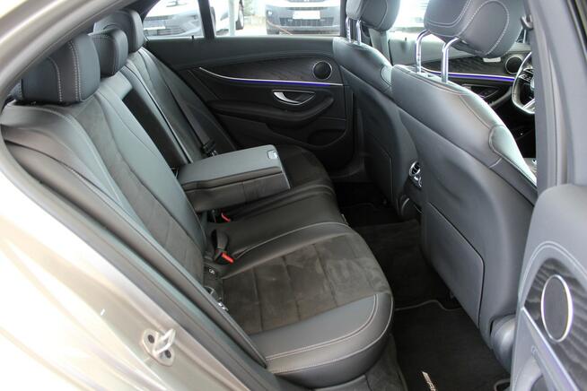Mercedes E 220 4x4 SalonPL FV23% AMG & Night Ambient Navi Kamera LED