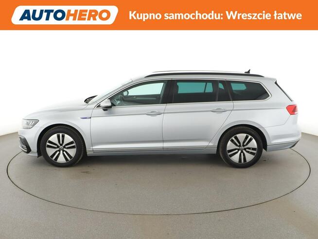 Volkswagen Passat Variant FV23% PHEV automat navi grzane fotele climatronic kamera ACC
