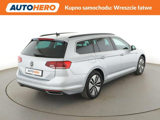 Volkswagen Passat Variant FV23% PHEV automat navi grzane fotele climatronic kamera ACC