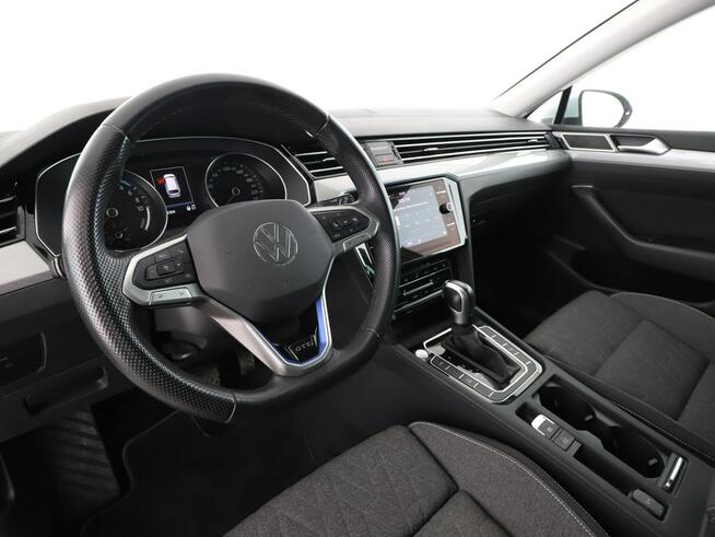 Volkswagen Passat Variant FV23% PHEV automat navi grzane fotele climatronic kamera ACC