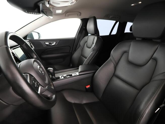 Volvo V60 full LED skóra navi klima auto grzane fotele virtual cocpit czujniki p