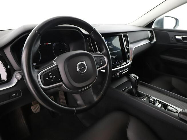 Volvo V60 full LED skóra navi klima auto grzane fotele virtual cocpit czujniki p