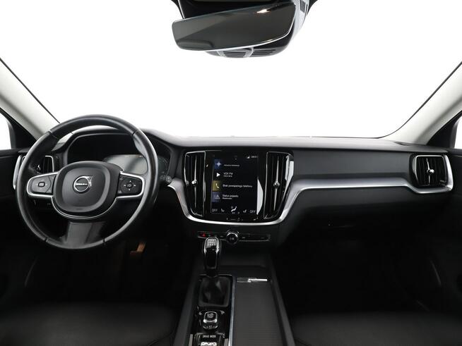 Volvo V60 full LED skóra navi klima auto grzane fotele virtual cocpit czujniki p