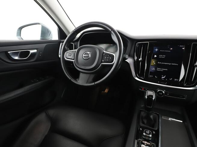 Volvo V60 full LED skóra navi klima auto grzane fotele virtual cocpit czujniki p