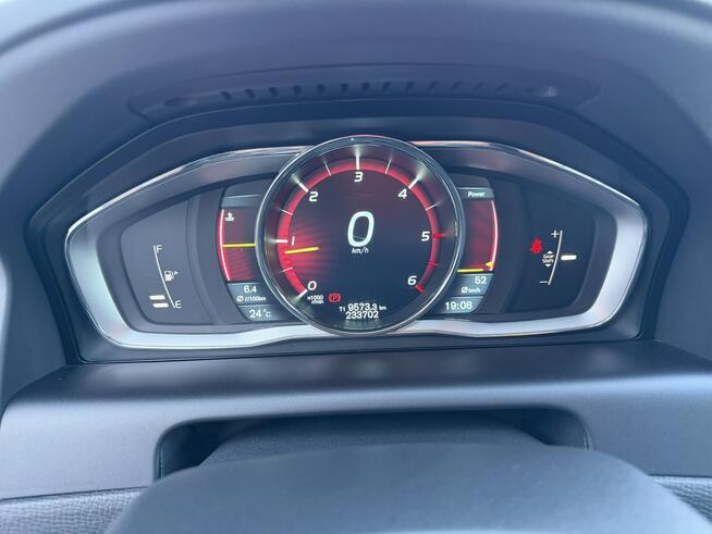Volvo XC 60 Lift 2.0D4 5 Cylindrów Virtual BiXenon Manual PDC Grzane Fotele Serwis