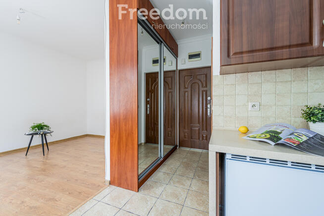 Kawalerka 23,80 m2 z oddzielną kuchnią.