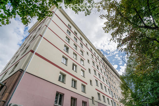 Kawalerka 23,80 m2 z oddzielną kuchnią.
