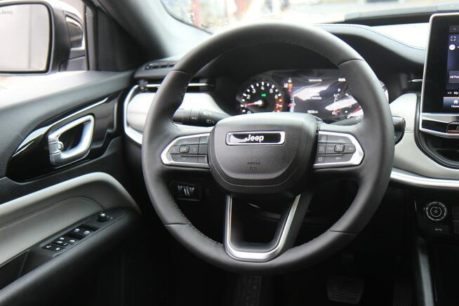 Jeep Compass 2024r. LIMITED 2,0 TURBO 200Km benzyna ALUFELGI 18" 15737KM Nowe