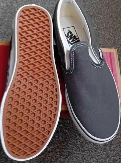 Nowe trampki VANS Classic Slip-On Charcoal VN000EYECHR1 roz.