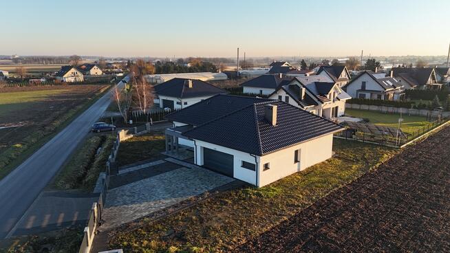 Nowoczesny dom jednorodzinny z garażem