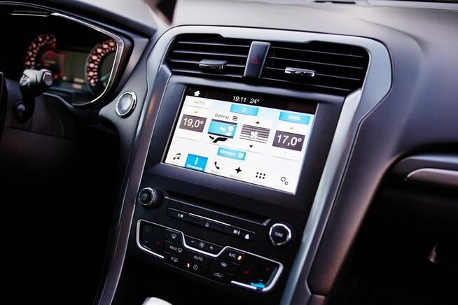 Ford Mondeo 2.0TDCI_TITANIUM_Kamera_El.klapa_Navi_Skóra_Automat