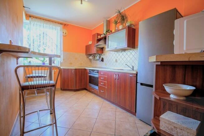Z osobną kuchnią, balkon 2 pokojowe, młode osiedle
