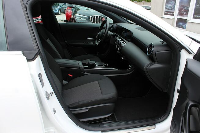Mercedes CLA 180 SalonPL FV23% Nawigacja LED Kamera Cofania Tempomat Parktronic