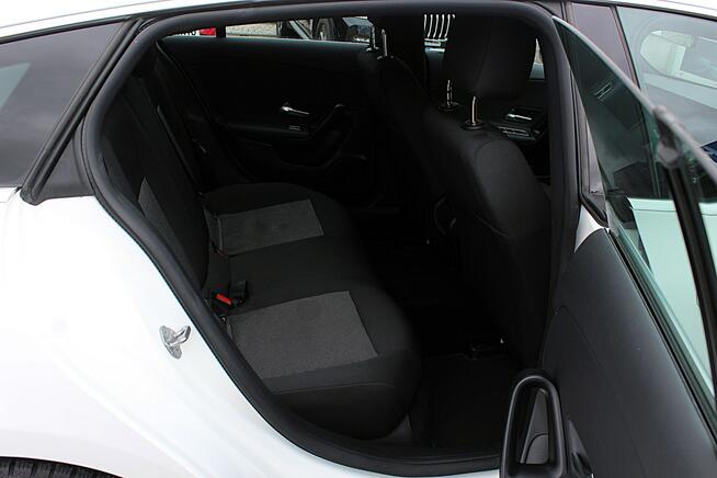 Mercedes CLA 180 SalonPL FV23% Nawigacja LED Kamera Cofania Tempomat Parktronic