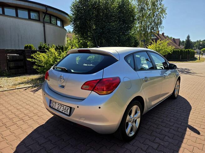 Opel Astra HB 1.6 Benz. 115KM 2010r Tempomat, Grzane Fotele, Manual