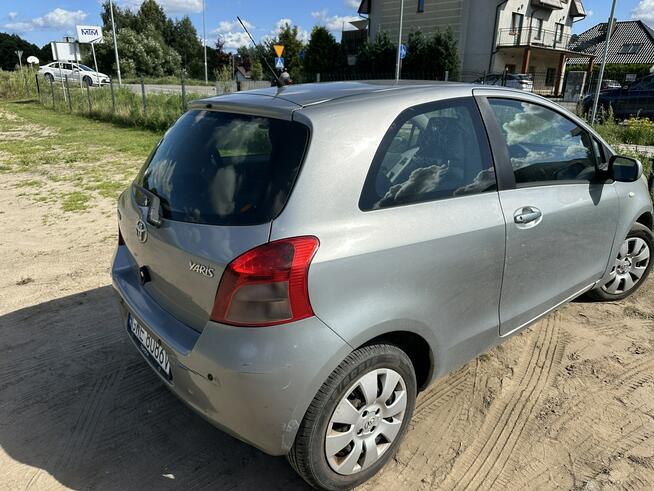Toyota Yaris 1,3 Benzyna/87KM/Kamera/Czujniki/klimatyzacja/Isofix/Drugie opony