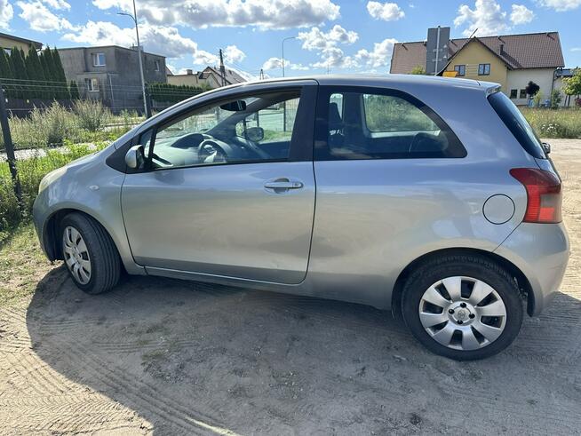 Toyota Yaris 1,3 Benzyna/87KM/Kamera/Czujniki/klimatyzacja/Isofix/Drugie opony