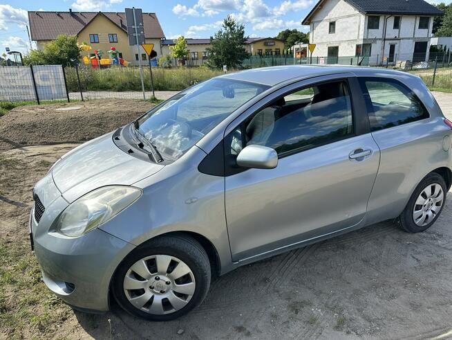 Toyota Yaris 1,3 Benzyna/87KM/Kamera/Czujniki/klimatyzacja/Isofix/Drugie opony
