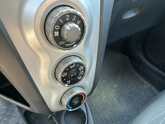 Toyota Yaris 1,3 Benzyna/87KM/Kamera/Czujniki/klimatyzacja/Isofix/Drugie opony