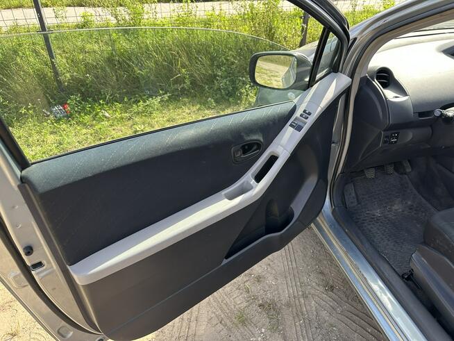 Toyota Yaris 1,3 Benzyna/87KM/Kamera/Czujniki/klimatyzacja/Isofix/Drugie opony