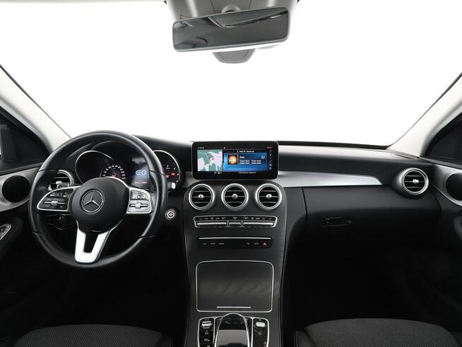 Mercedes C 300 multibeam led navi kamera automat phev skóra auto klima