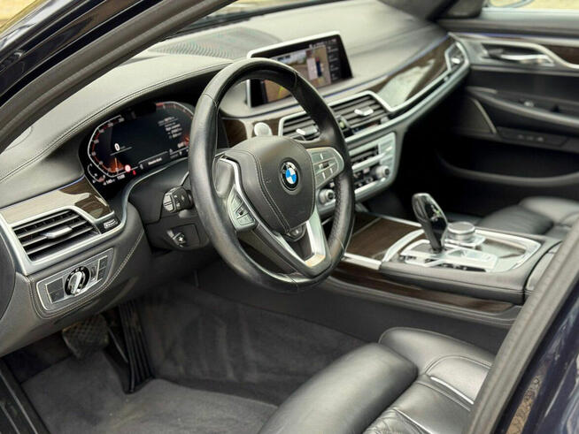 BMW 750i xDrive – Auto do Ślubu | Transfery VIP