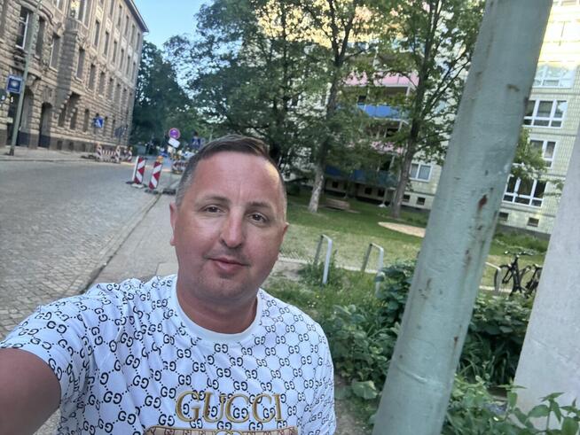 Facet 39 lat pozna dziewczynę