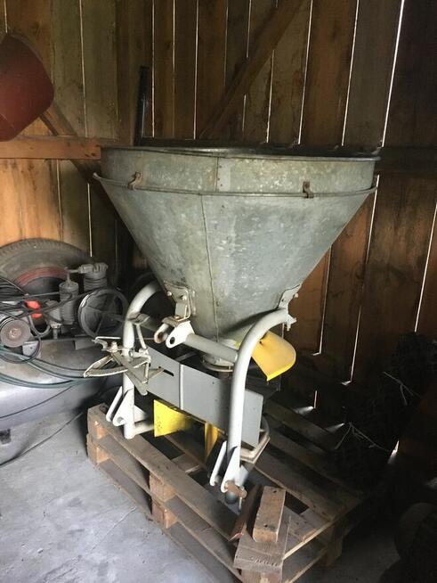 Rozsiewacz rozrzutnik nawozu 400 kg