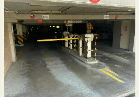 Parking zadaszony / centrum Jelenia Góra / ul. Pijarska