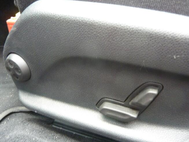 Mercedes C 200 Navi*Kamera*Full Led*Grzane Fotele*Panorama*El.Hak i Klapa*Panorama