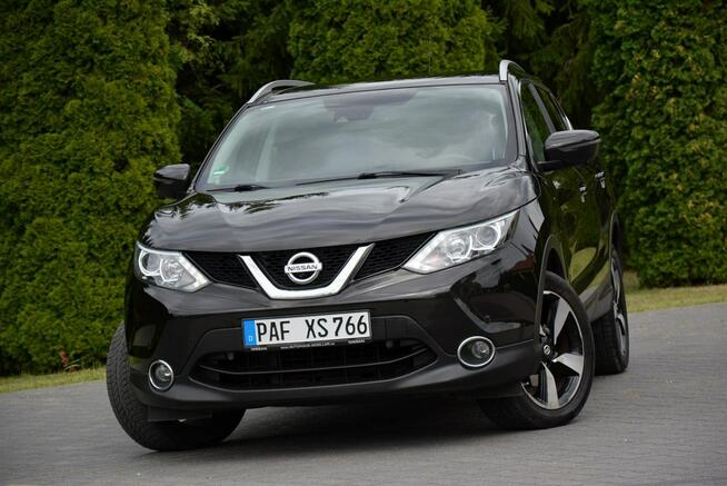 Nissan Qashqai Panorama FCW Led Navi Kamera360 As. Pasa Grz. fotele Alu 18" ASO