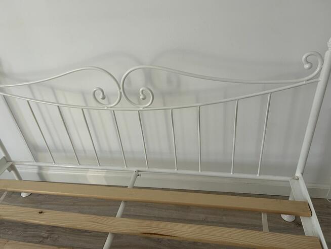 Łóźko metalowe białe 140x200