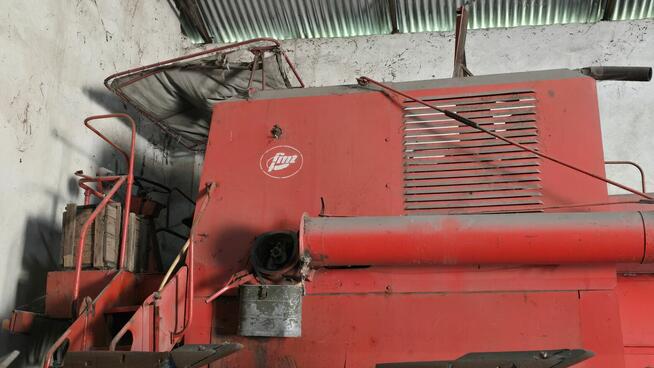 Kombajn zbożowy Bizon Super Z056