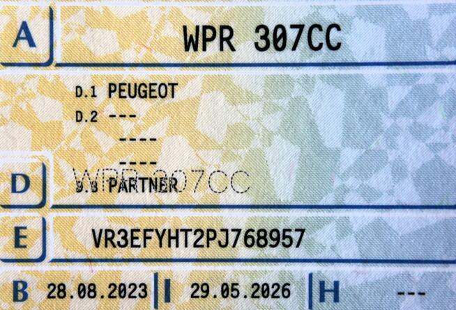 Peugeot Partner Długi 3-os. FV23% Kamera Navi 8" Parktronic Tempomat