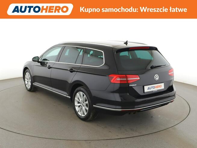 Volkswagen Passat Variant DSG jasne skóry navi klima auto grzane fotele czujniki parkowania