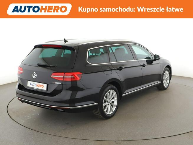 Volkswagen Passat Variant DSG jasne skóry navi klima auto grzane fotele czujniki parkowania