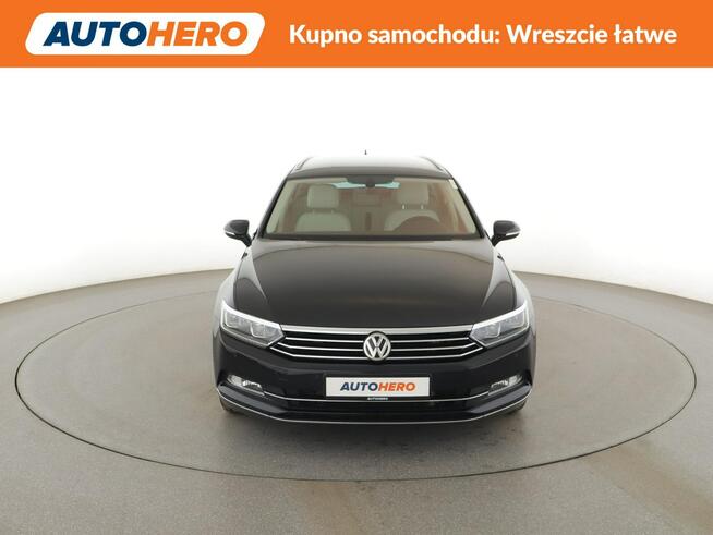Volkswagen Passat Variant DSG jasne skóry navi klima auto grzane fotele czujniki parkowania