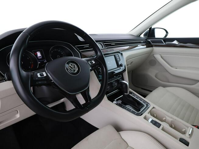 Volkswagen Passat Variant DSG jasne skóry navi klima auto grzane fotele czujniki parkowania