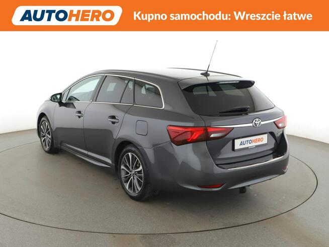 Toyota Avensis automat navi kamera hak grzane fotele