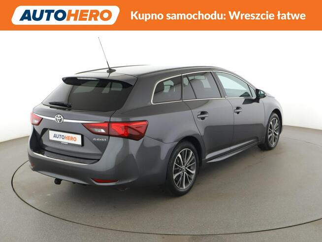 Toyota Avensis automat navi kamera hak grzane fotele