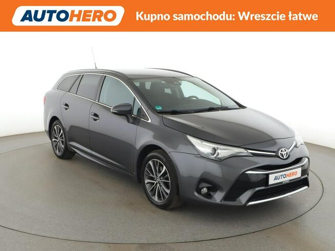 Toyota Avensis automat navi kamera hak grzane fotele