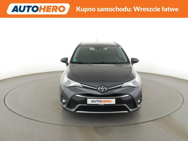 Toyota Avensis automat navi kamera hak grzane fotele