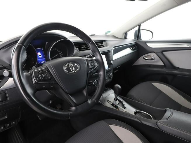 Toyota Avensis automat navi kamera hak grzane fotele