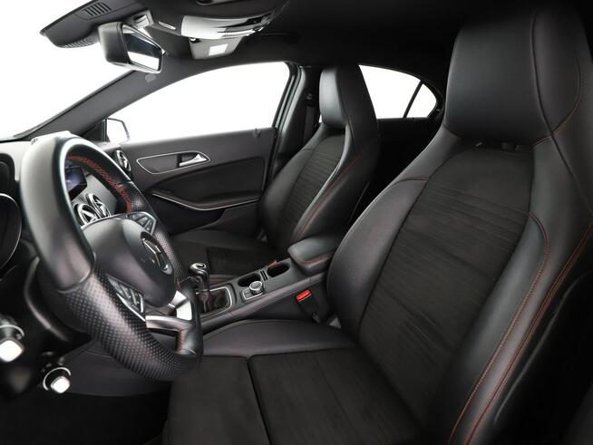 Mercedes A 180 AMG-line auto klima pdc navi kubełki grzane fotele