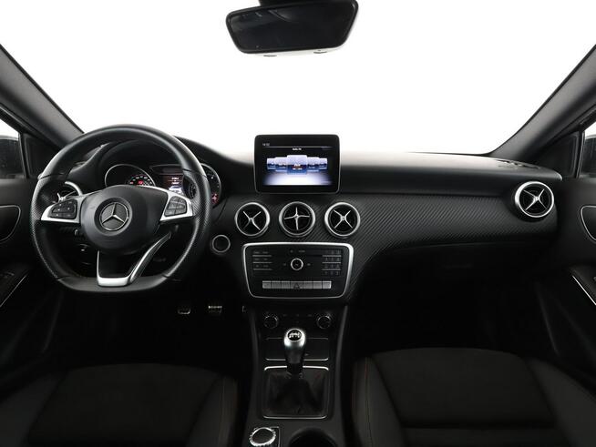 Mercedes A 180 AMG-line auto klima pdc navi kubełki grzane fotele