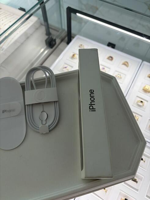 Nowy IPhone 16 pro 128GB