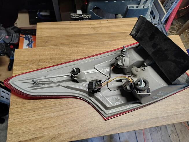 Lampa ford focus mk3 kombi prawy tył